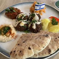 Falafel plate  at Millis Dining Bar ミリスダイニングバー in Sendai