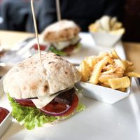 Fromage Végan Burger & Garlic Fries  at HAWIDERE in Vienna