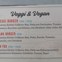 2x vegane Burger 1x Veggi Variante at Der Fuchs Geht Rum in Willstaett