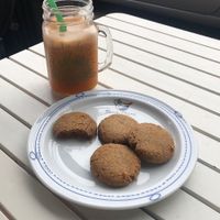 Smoothie and vegan biscuits  at Doce Lecer in Burela