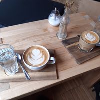 Cappuccino and flat white with oatmilk at MUM & DAD in Kiel