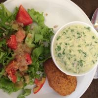 entrée : tzatziki et sa madeleine salée  at IZBA in Perigueux