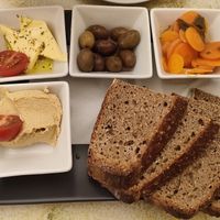 Starter with homemade bread at Marie e Oli's in Armacao De Pera