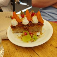 Tarte aux abricots : pas mal mais les abricots manquaient de maturité at Soya Cantine Bio in Paris