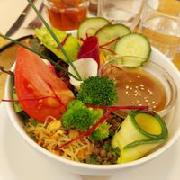 Salade de crudités : frais, délicieux, sauce divine ! at Soya Cantine Bio in Paris