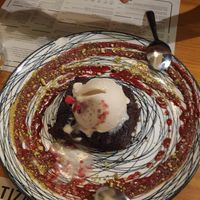 Postre brownie con helado de horchata at MESTIZA in Valencia