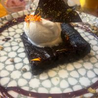 Brownie con el helado de coco con yuzu  at MESTIZA in Valencia