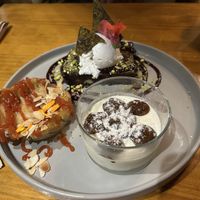 Selección de 3 postres (brownie, cheesecake, panacotta)  at MESTIZA in Valencia