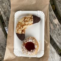 Veganes Mandelhörnchen und veganes Pfauenauge at LilleHus Café in Ettlingen