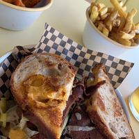 Buffalo wings, The Reuben and Chips 🤤 at Rudy's Vegan Butcher & Diner in North London