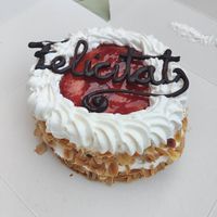 Pastel de cumpleaños personalizado at MonVeg in Mollet Del Valles