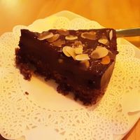 Vegan cheesecake at Warung in Koh Phangan