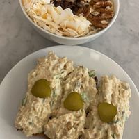 Salted caramel bowl c/ mantequilla de Almendras y tostadas de “atún" at Love Juice Bar - Grenelle in Paris