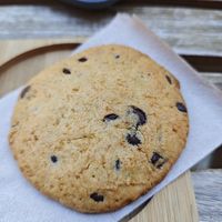Cookie with chocolate chips at Maybean Cafe in Valencia