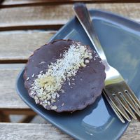 Peanut butter tartlet at Maybean Cafe in Valencia
