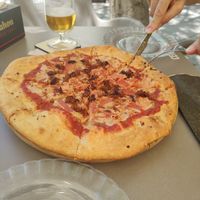 Pizza picantina at Santa y Pura in Madrid