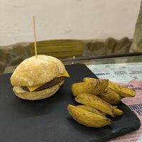 Burger con queso at Santa y Pura in Madrid
