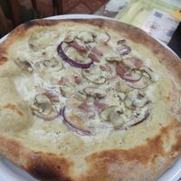 Pizza carbonara at Santa y Pura in Madrid