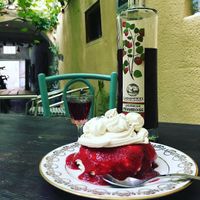 Pavlova en dessert at Les Petits Fourneaux in Die