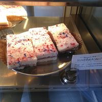 "Hindbærsnitte" - raspberry slices at H U G Bageri in Copenhagen