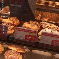 Franzbrötchen - Kürbis & Körner (Kirschstreusel - nicht vegan) at Nur Hier - Ruhrstraße in Hamburg