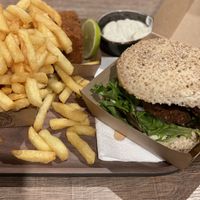 ‘Kaaskroket’, ‘chicken’burger, veganaise at Friterie Chasse Patat in Ghent