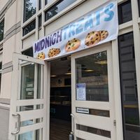 The store front at MidnighTreats in Reston