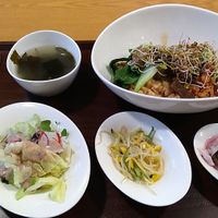 삼색 소보로 덮밥 Soboro rice bowl set at Ooh Breado Teobachae - 터바채 비건 레스토랑 in Seoul