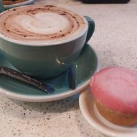 Vegan roze koek en pure choco at Anne&Max - Domkwartier in Utrecht