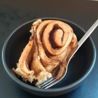 Cinnamon roll at Das Suess'Kind Veganery in Vienna