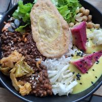daily everything plate at Das Suess'Kind Veganery in Vienna