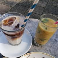 Iced decaf latte and smoothie at Barista Cafe Paddepoel in Groningen