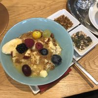 Apfel-Zimt-Hafer-Bowl  at Junker's Café-Rösterei in Freising