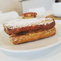 palmier with apple and cinnamon at Xato in Moledo