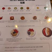 Açaí bowls and plant based goodies at Scarlett in Madrid