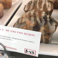 Panque de frutos rojos 🍓🫐 at Mimosa Vegan Bakery in Hermosillo