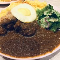 Mochiko chicken curry with egg  at RUCY+R 横浜ジョイナス店 in Yokohama
