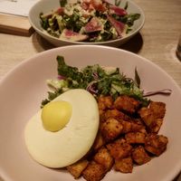 Tempeh + soy "egg" as toppings, side salad in the background #Veganuary at RUCY+R 横浜ジョイナス店 in Yokohama