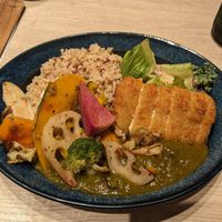 Spinach curry with tofu katsu at RUCY+R 横浜ジョイナス店 in Yokohama