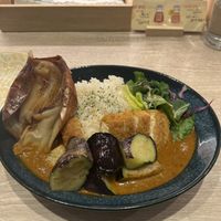 Curry with roasted onion, tofu katsu and eggplant   at RUCY+R 横浜ジョイナス店 in Yokohama