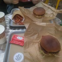 Green farmer bacon burgers and sweet potato fries at Green Farmer's in Paris