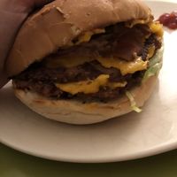 Burger au bacon   at Green Farmer's in Paris