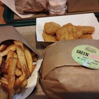 Burger frites at Green Farmer's in Paris