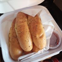 Vegan garlic butter breadsticks 😋 at Taranto's Pizzeria in Powell