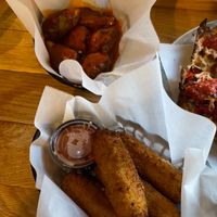 Wings were good but Mozz sticks were better 😍😍😍😍🙏🏽🙏🏽🙏🏽  at Boxcar Pizza in Portland