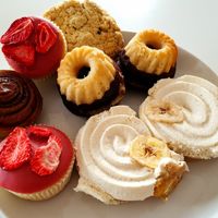 Great variety of vegan cakes 💛 at Roasted Kaffeebar in Dusseldorf