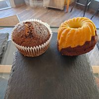 Muffin und Gugelhupf at Roasted Kaffeebar in Dusseldorf