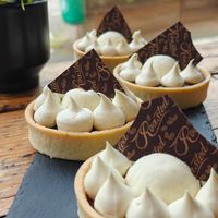 Helle und Dunkle Schokolade Tartelette at Roasted Kaffeebar in Dusseldorf