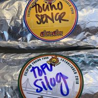 Color-coded stickers for vegan and non-vegan foods at Señor Sisig in San Francisco