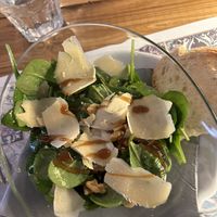 Insalata di spinacino e formaggio vegan  at Status Quo in Rome